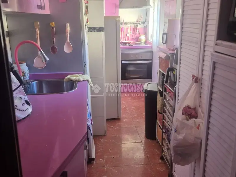 Piso en venta en Sevilla: 3 dormitorios, terraza y ascensor