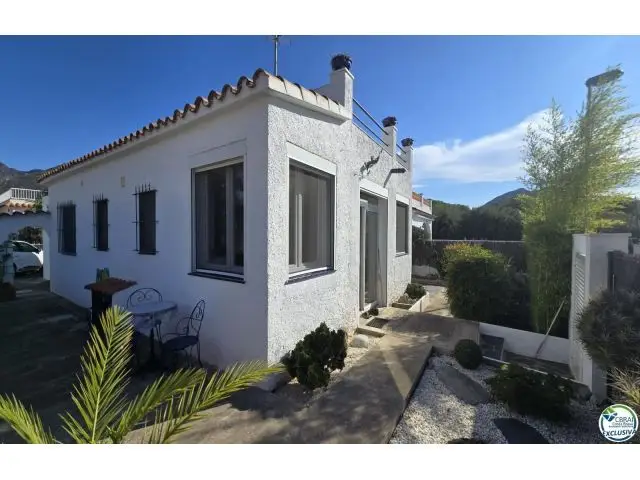 Chalet En Venta En Roses, Girona