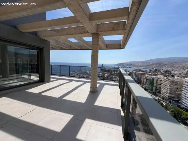 Atico en Almeria con Vistas al Mar Cerca de la Playa