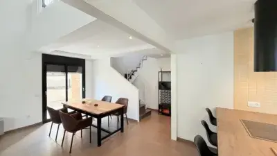 Casa en Alquiler 4 Dormitorios 3 Baños Jardin Garaje