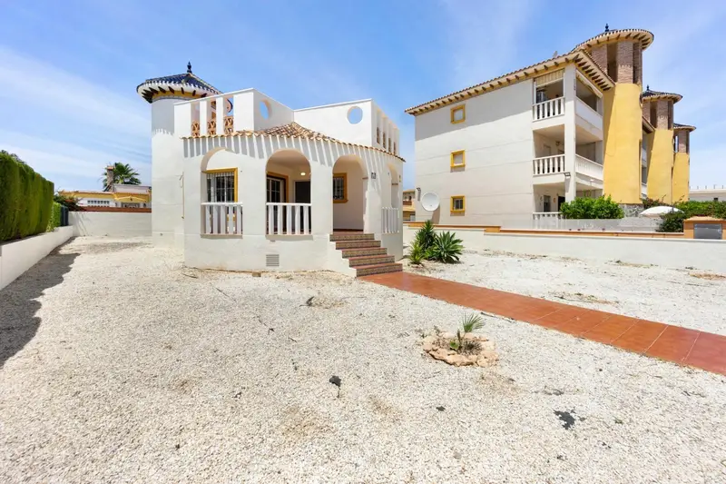 Chalet en Lomas de Cabo Roig Orihuela Costa 3 Dormitorios Piscina