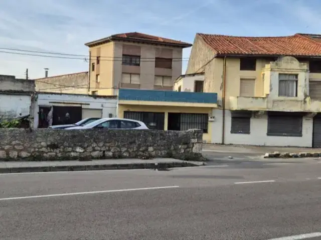 Casa en venta en Monte con terreno amplio para reformar