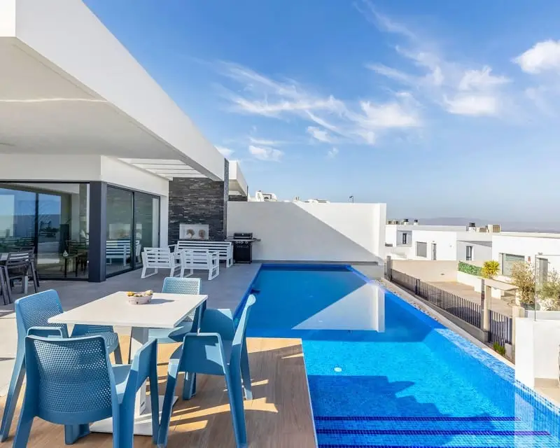Villa Moderna con Vistas al Mar en La Marquesa