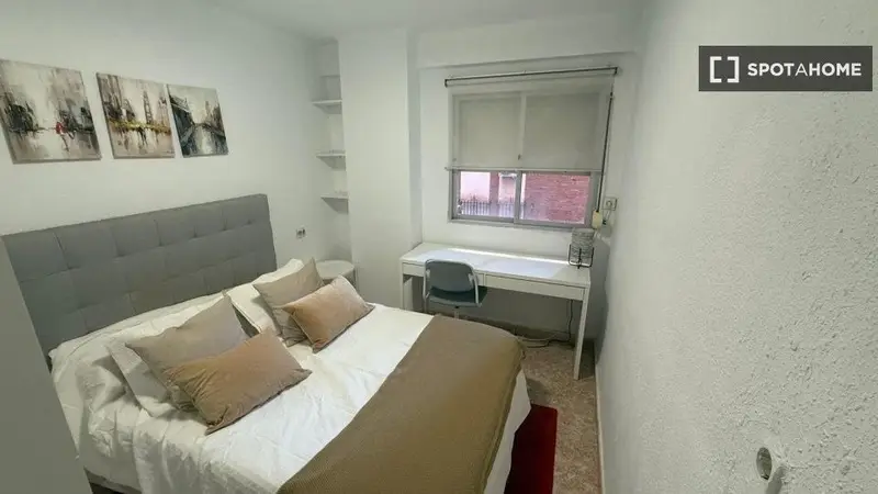 Apartamento 3 Dormitorios 1 Ba
do en Malaga