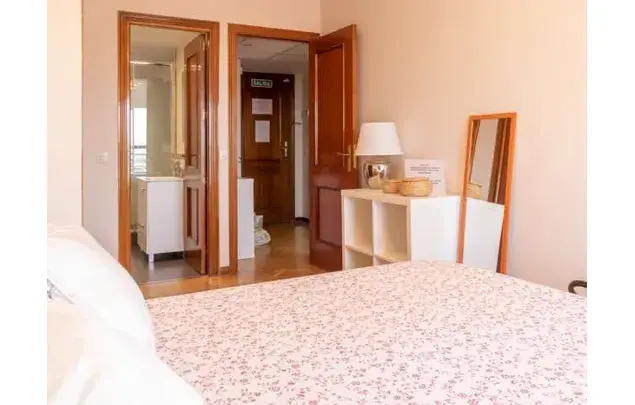 Rent 3 bedroom apartment of 130 m² in Madrid