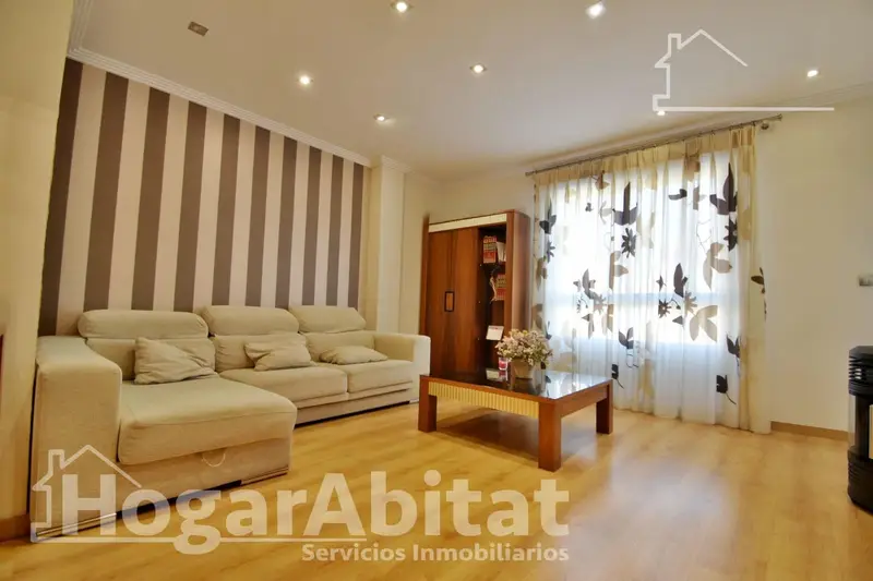Piso Reformado en Algemesí con 3 Terrazas y Garaje
