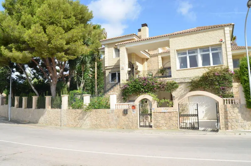 Villa de Lujo en Campoamor 4 Dormitorios Piscina y Jardin