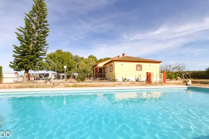 Casa de Campo con 5 Dormitorios en Els Poblets