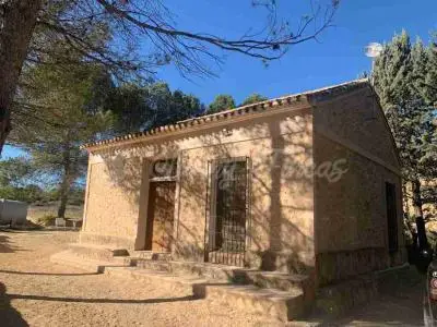 Casa de Campo con Piscina y Sistema Solar en Almansa