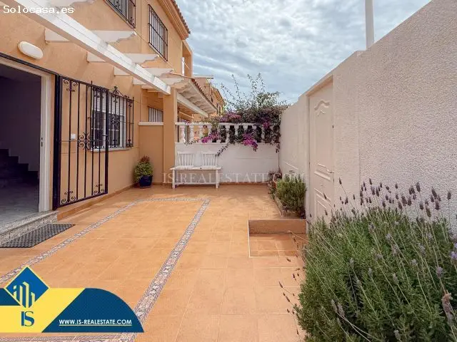 Chalet Pareado Los Frutales Torrevieja Vistas al Mar Piscina