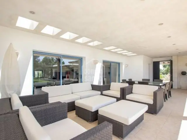 Chalet en Venta Menorca: Moderna Casa de Campo con Piscina y Anexo