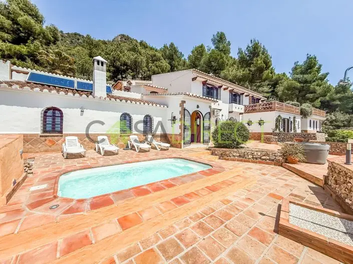 Cortijo de Lujo en Venta Frigiliana 4 Dormitorios Piscina Jacuzzi