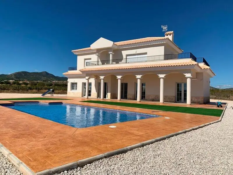 Villas de Lujo en Pinoso: Modernas y Tradicionales