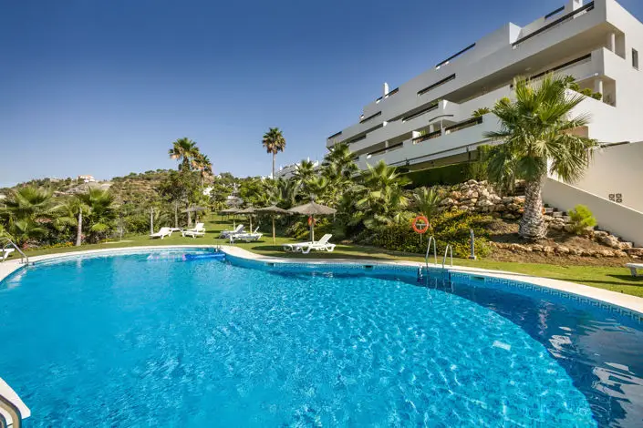 Apartamento 3 Dormitorios Benahavis Vistas al Mar Golf Lujo