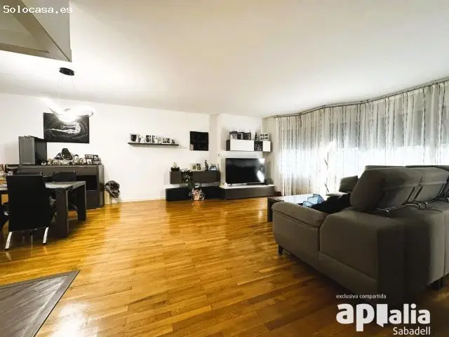 Pis Reformat 160m2 Centre Sabadell 5 Habitacions 3 Banys Garatge