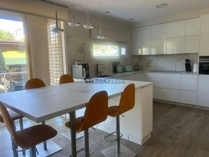 Casa en Venta en Poio Pontevedra Amplia con Jardin y Gimnasio