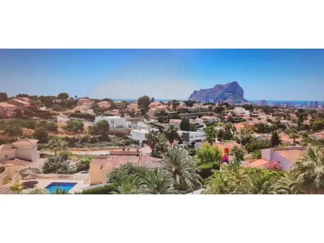 Chalet Moderno en Calpe con Piscina Infinita