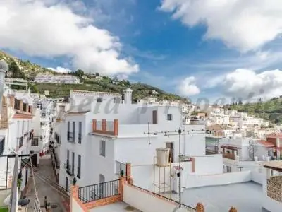 Casa de Pueblo Andaluza con Vistas: 4 Dormitorios y Bodega