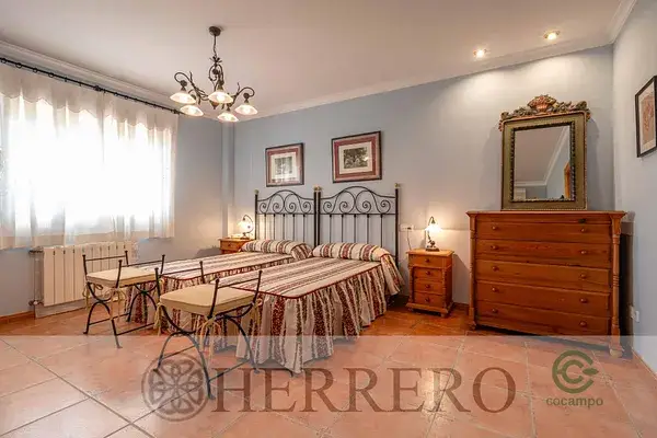 Chalet de Lujo en Gand		ía con Piscina y Vistas a la Montaña