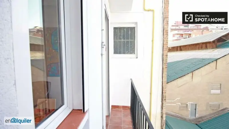 apartamento acogedor, luminoso y soleado en alquiler en Sant Antoni, en el centro de Barcelona