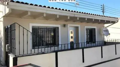 Chalet en Venta Zuera Jardin Barbacoa 192m2 Reformado