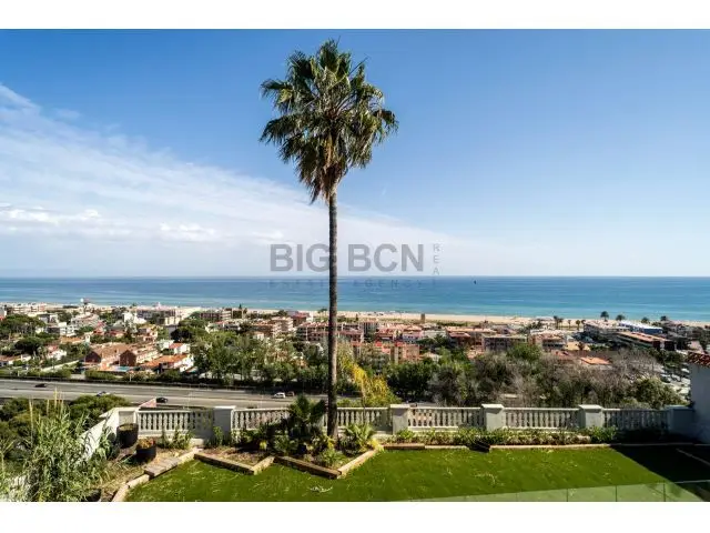 Casa de Lujo en Bellamar Castelldefels con Vistas al Mar