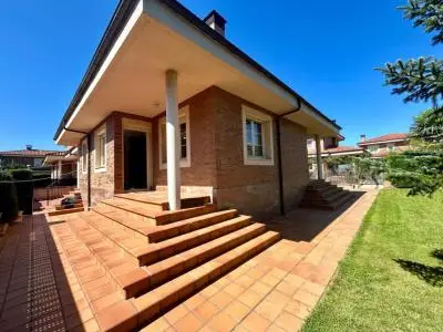 Chalet Pareado en Eras de Renueva Urbanizacion Cerrada