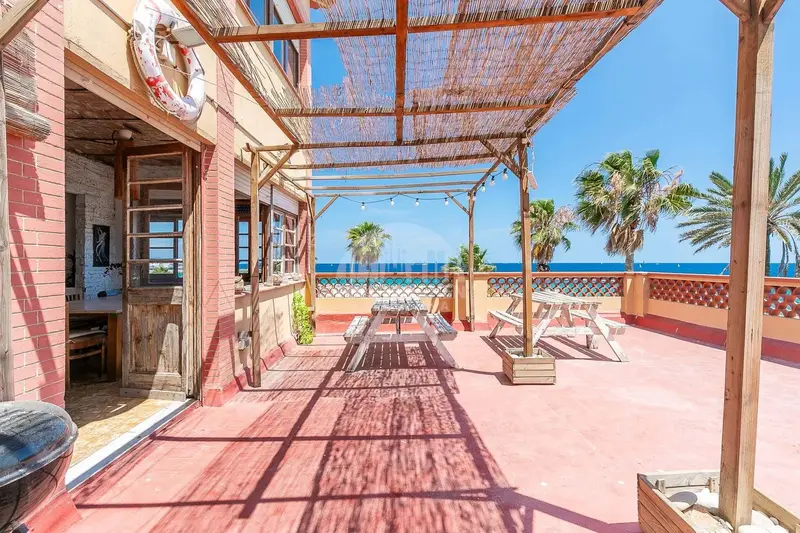 Apartamento en Barcelona con Vistas al Mar y Terraza Privada