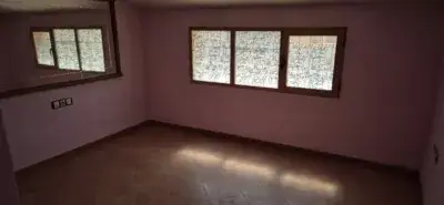 Casa en venta con 5 habitaciones y patio cerca de Calle de Aparicio