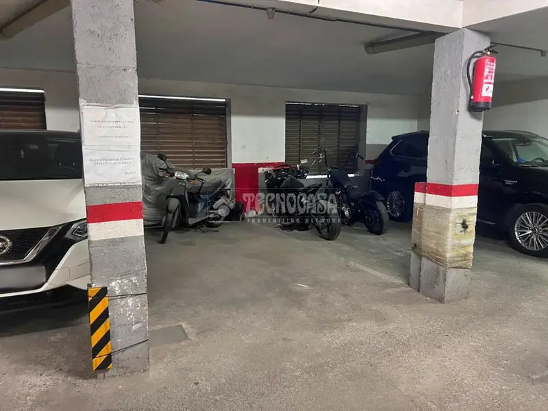 Plaza Garaje Horta Guinardó  Coche y 2 Motos