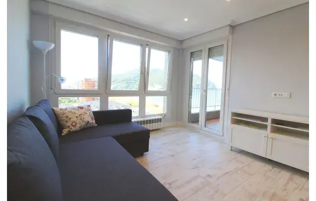 Rent 3 bedroom apartment of 85 m² in Laredo