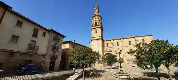 Chalet adosado en Briones La Rioja con piscina y jardin