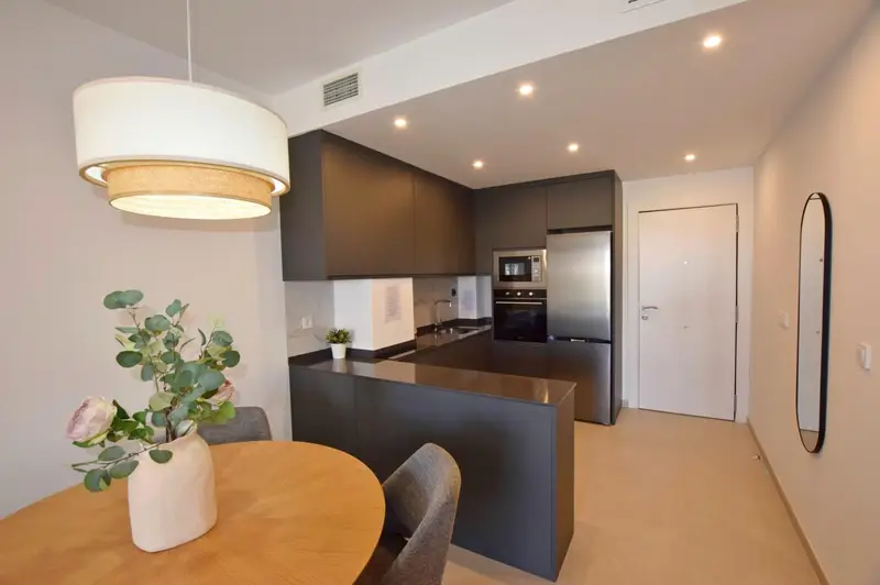 Apartamento en Torrevieja con Piscina y Terraza Cerca de la Playa