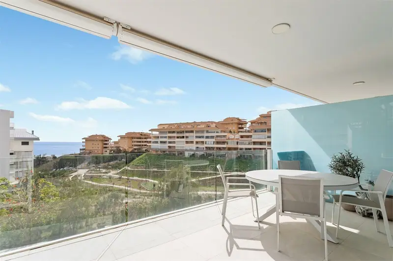 Apartamento en Higueron 2 Dormitorios con Jacuzzi y Vistas al Mar