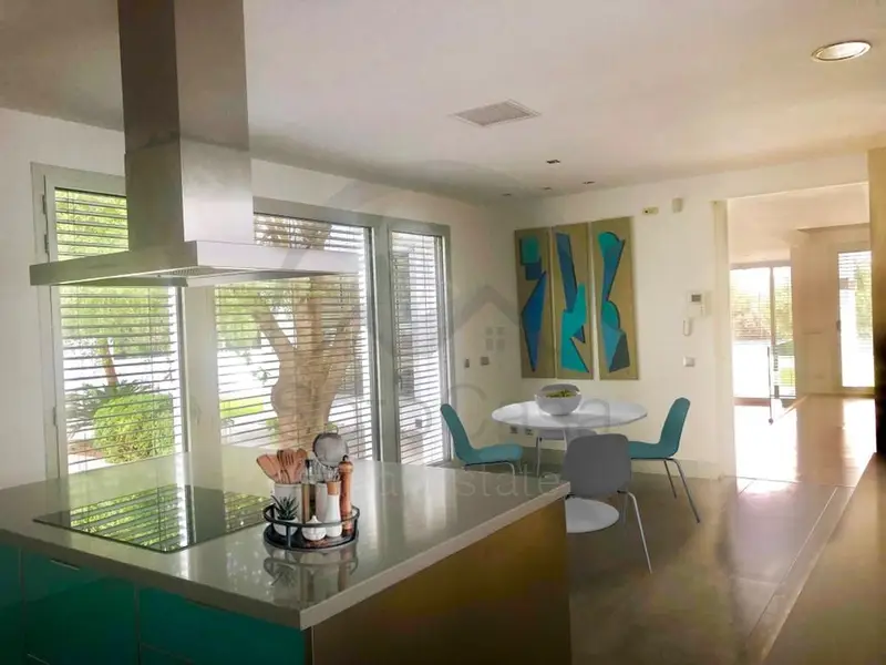 Villa de Lujo en Sotogrande con 4 Dormitorios y Piscina