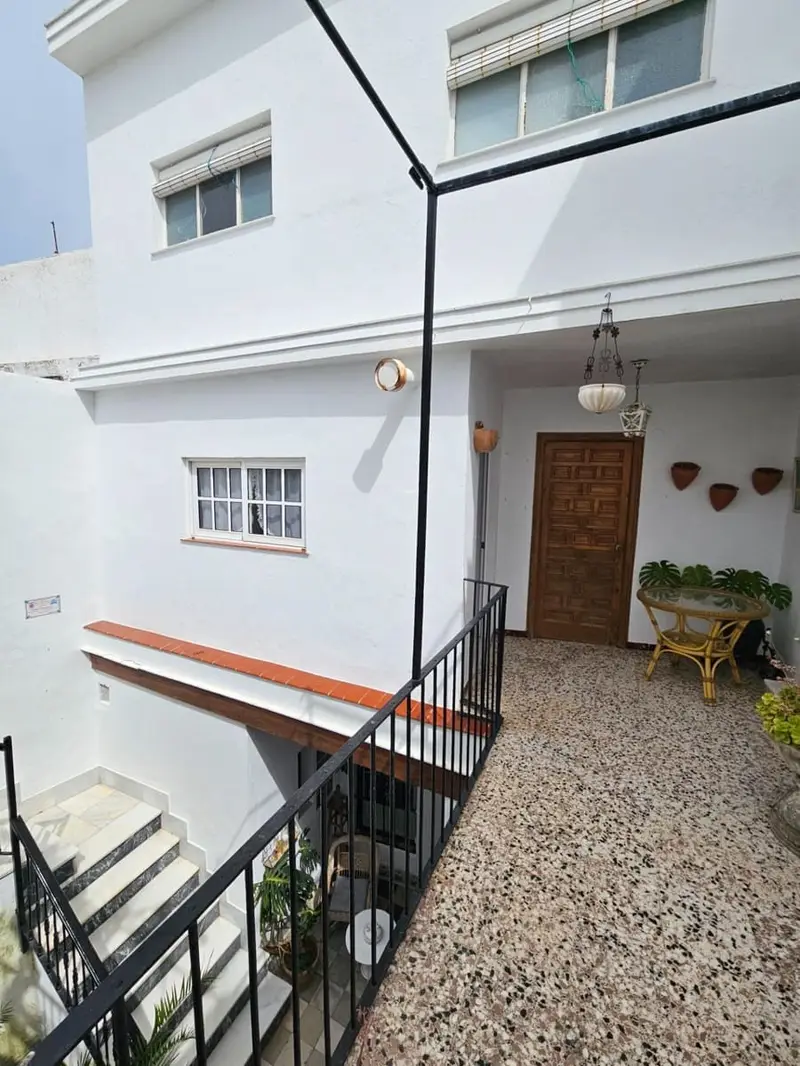 Casa en Vejer de la Frontera: 3 Dormitorios, Azotea Privada y Vistas