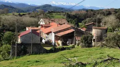 Casa Rural con 3 Cuadra y Terreno en Arroyo Santillana del Mar