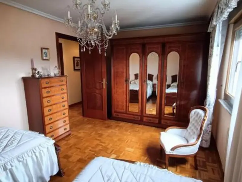 Piso Reformado en Avilés con Garaje