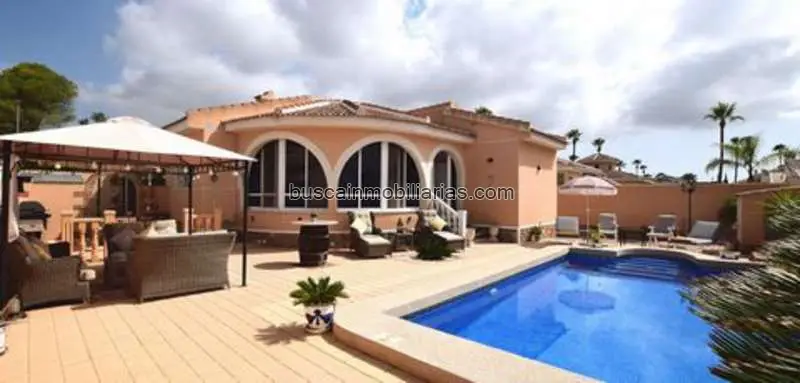 Villa en Venta Quesada 2 Dormitorios 2 Baños