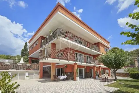 Casa Villa de Lujo 6 Dormitorios Castelldefels