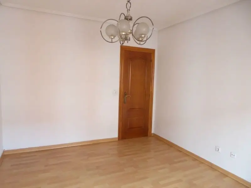 Venta Piso 3 Habitaciones Vegas Ref 7914