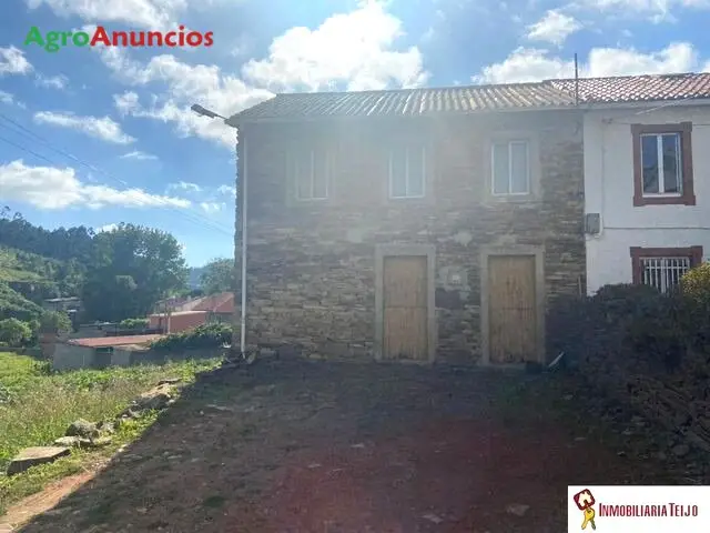 Venta  de Casa de piedra con finca grande en A Coruña