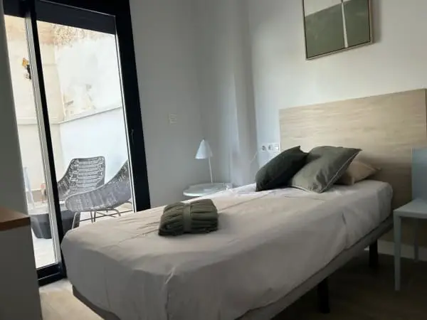 Apartamento Moderno en Alicante con Piscina y Terraza