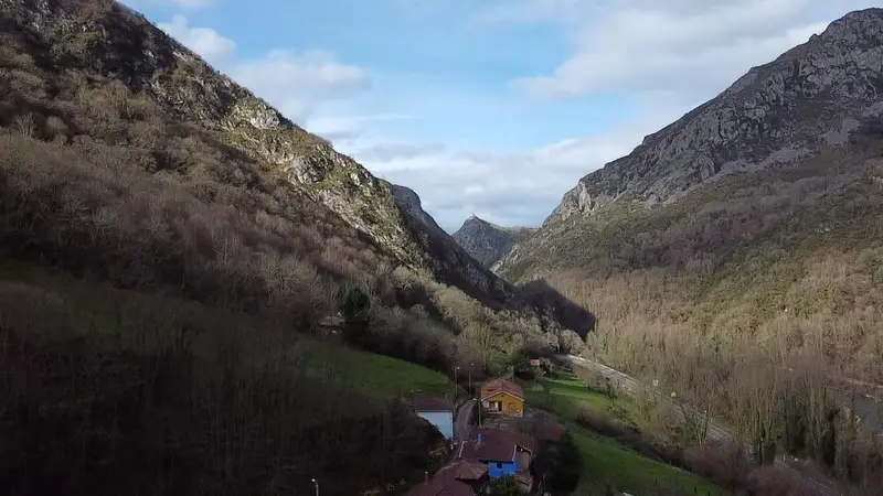 Casa Rural con Chimenea en San Pedro Siana Mieres Para Reformar