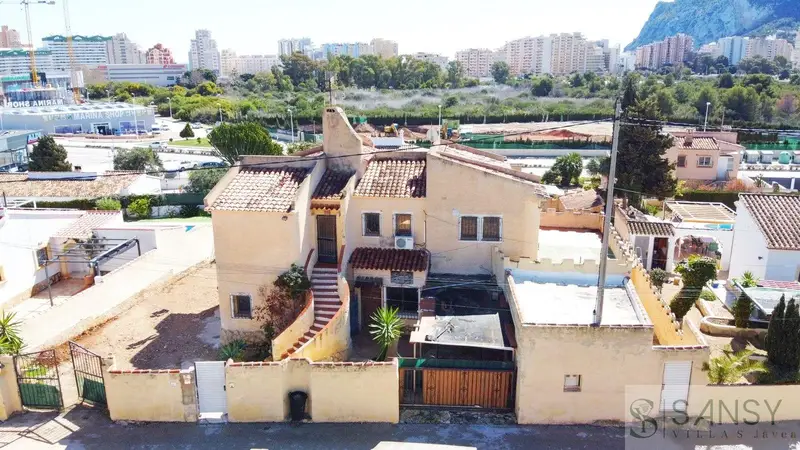 Villa en Calpe para reformar con piscina 6 dormitorios