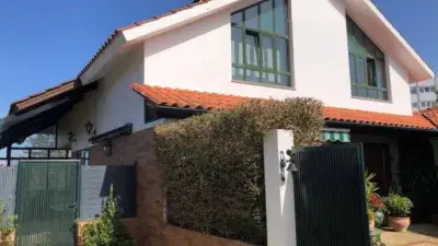 Chalet en Venta Oleiros con Piscina y Jardin