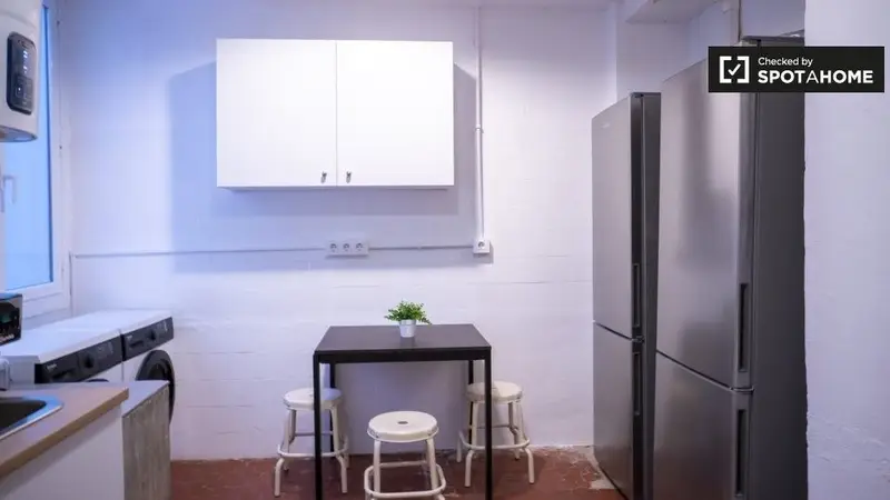 Apartamento 8 Dormitorios 1 Ba
	Valencia Spotahome
