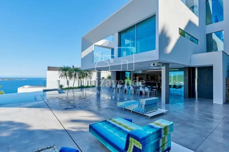 Villa de Lujo en Santa Eulalia con Vistas Espectaculares