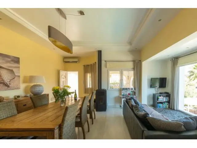 Chalet con Piscina en Denia 3 Dormitorios 2 Baños