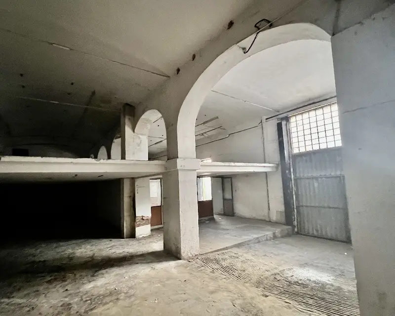 Local en venta en León 1177m2 Calle Pérez Galdós